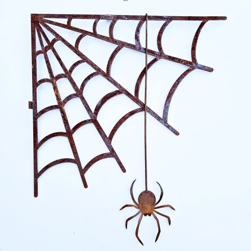 Fikcja i historia w Pajęczynie